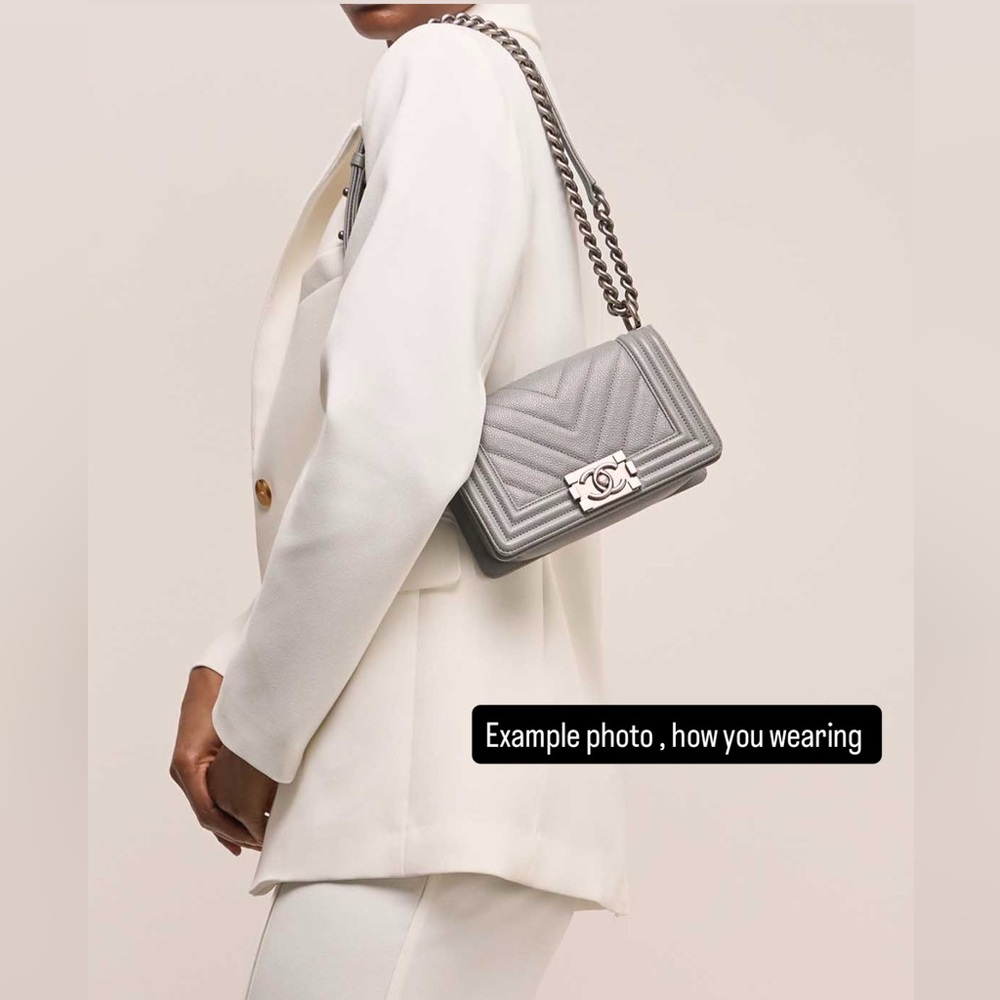 NEW!!  Authentic!! Small Chanel Black Quilted Shoulder Bag - Picture 12 of 13